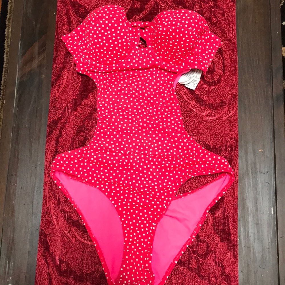 Cute strapless monokini